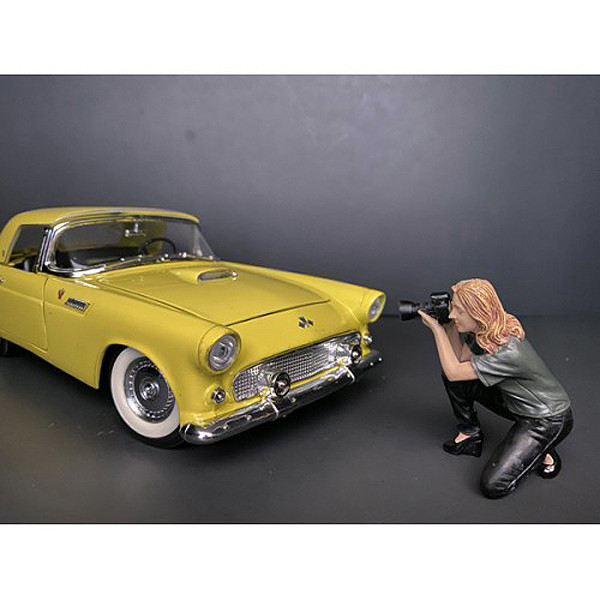 Weekend Car Show Figurine III for 1/18 Scale Models American Diorama 38211