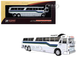 1970 MCI MC-7 Challenger Intercity Motorcoach Voyageur Destination Montreal Canada White Silver Stripes Vintage Bus & Motorcoach Collection 1/87 HO Diecast Model Iconic Replicas 87-0189