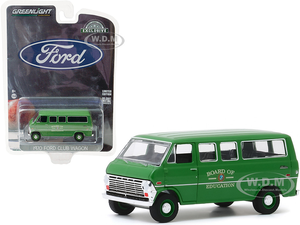 Greenlight HITCH /& TOW 1972 Ford Club Wagon Van GULF w// Trailer
