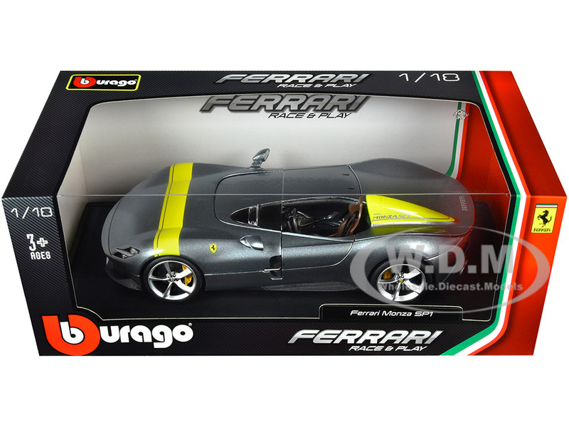 1:18 Ferrari SP1 Monza monoplace 2018 couleur sale argent gris bande jaune par Burago Race and Play avec boite d'origine excellent état. Die Cast