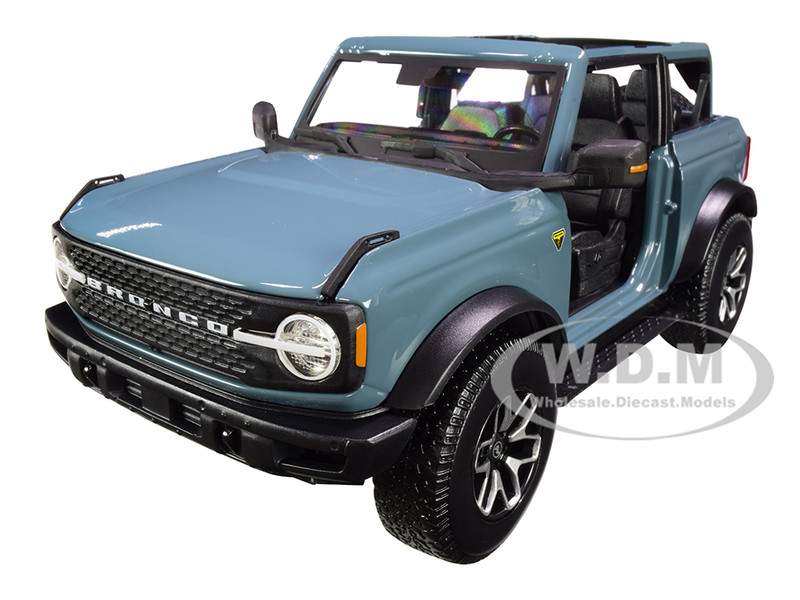 2021 Ford Bronco Badlands Blue Special Edition 1/18 Diecast Model Car Maisto 31457