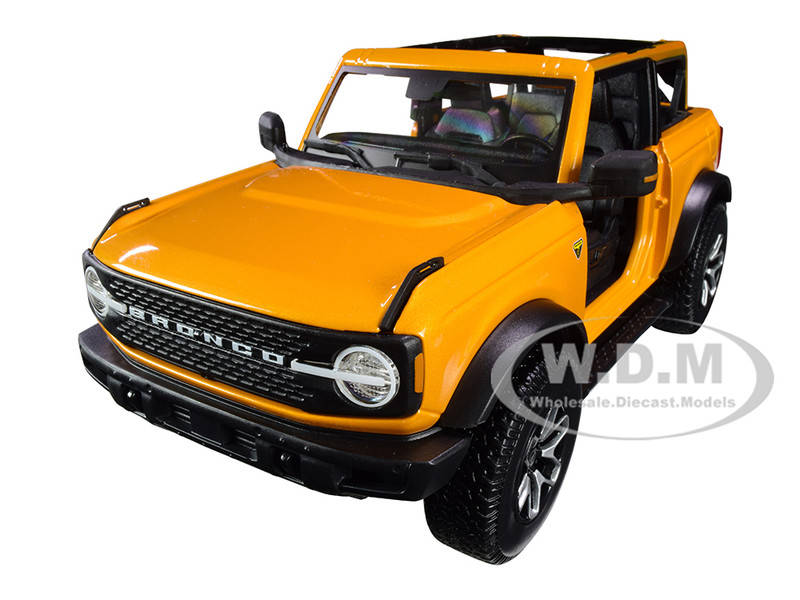 2021 Ford Bronco Badlands Orange Metallic Special Edition 1/18 Diecast Model Car Maisto 31457