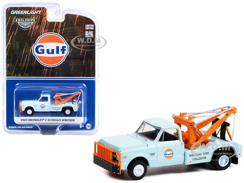 1969 Chevrolet C-30 Dually Wrecker Tow Truck Gulf Oil Light Blue Welding Tire Collision Hobby Exclusive 1/64 Diecast Model Car Greenlight 30275