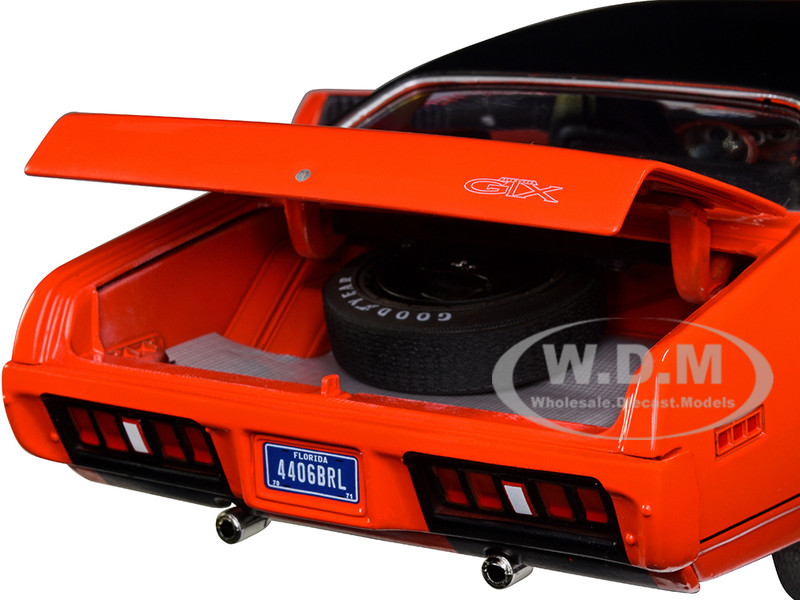 1971 Plymouth GTX 440+6 Hardtop Tor Red With Black Top And Black Stripe "Class Of 1971" "American Muscle 30th Anniversary" (1991-2021) 1/18 Diecast Model Car By Auto World -Closeout Items Sales AMM1268 3 85141.1647457146.800.600