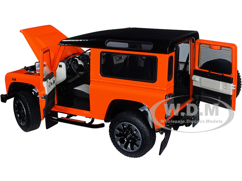 LAND ROVER DEFENDER 90 WORKS V8 70TH ED ORANGE 1/18 DIECAST LCD
