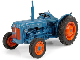 UNIVERSAL HOBBIES【1/32 FORD 7810】フォード トラクター