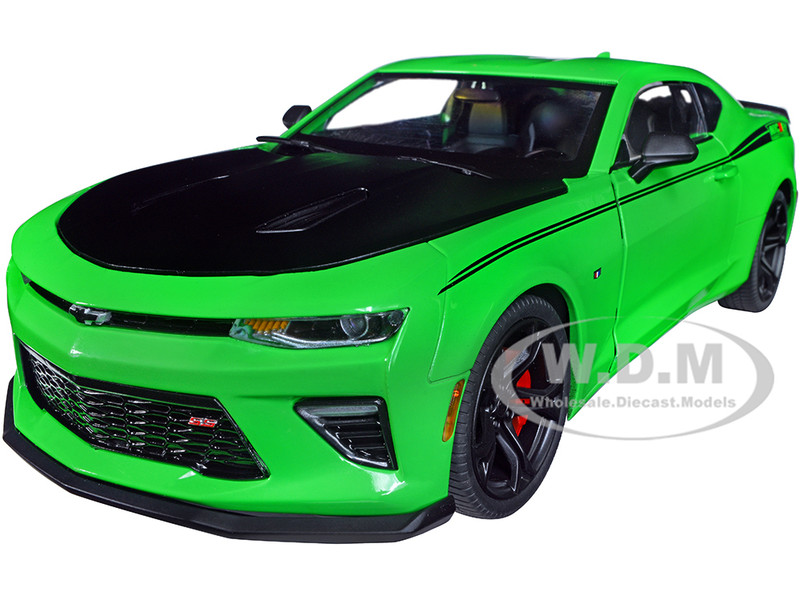 2017 CHEVROLET NICKEY CAMARO SS 1LE KRYPTON GREEN 1/18 MODEL AUTO