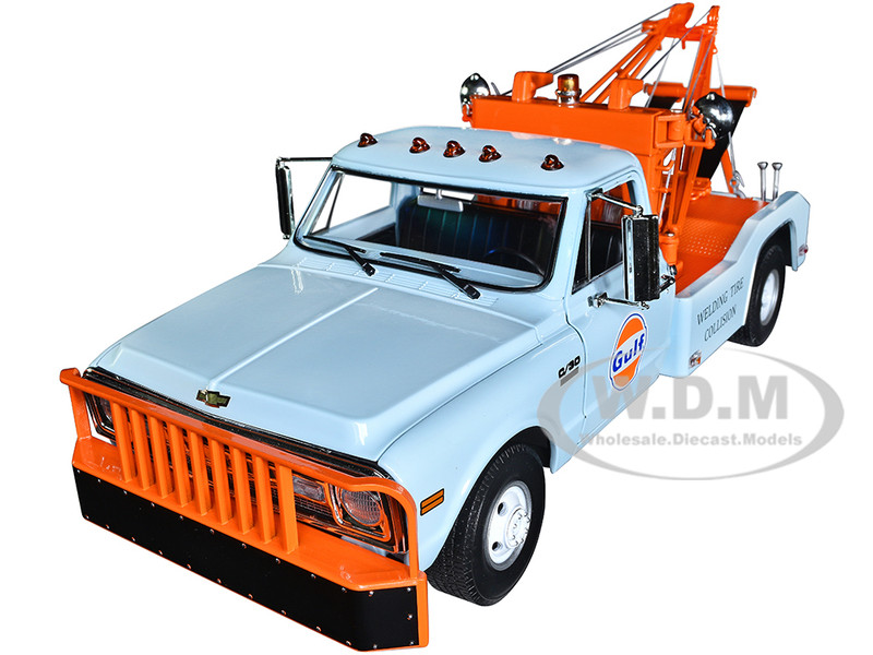 1969 Chevrolet C-30 Dually Wrecker Tow Truck Gulf Oil Welding Tire Collision Light Blue Orange 1/18 Diecast Car Model Greenlight 13624