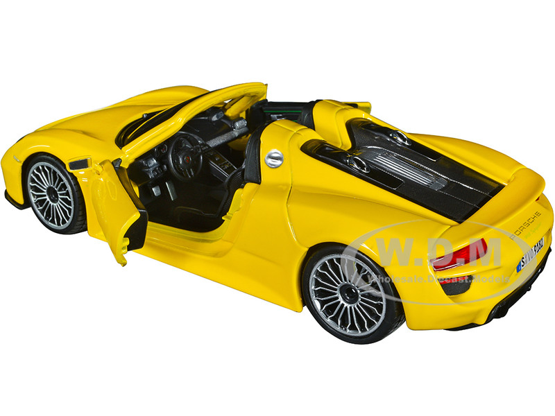 PORSCHE 918 SPYDER YELLOW 1/24 DIECAST MODEL CAR BY BBURAGO 21076