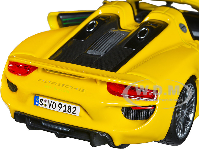 PORSCHE 918 SPYDER YELLOW 1/24 DIECAST MODEL CAR BY BBURAGO 21076
