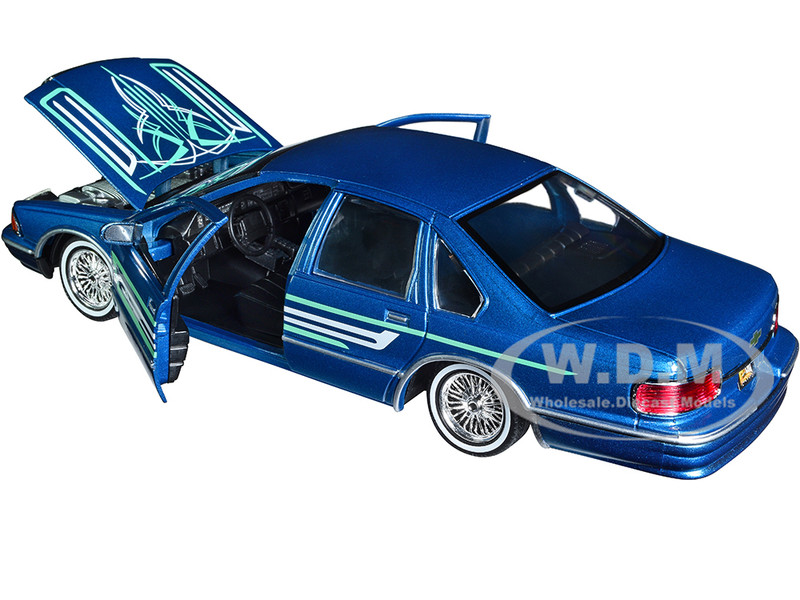 1993 CHEVROLET CAPRICE LOWRIDER BLUE GET LOW 1/24 DIECAST CAR
