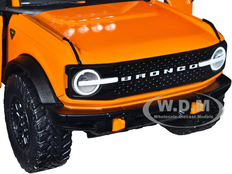 ミニカー JUST TRUCKS w/RACK &amp; WHEELS 2021 FORD Amazon.com: Jada Toys Just Trucks 1:24 2021 Ford Bronco Die
