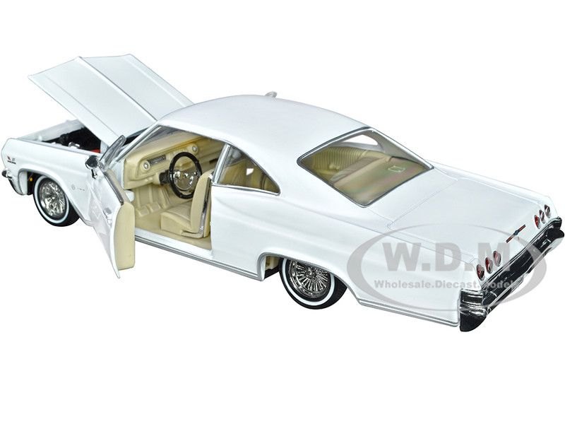 1965 Chevrolet Impala SS 396 Lowrider White Low Rider