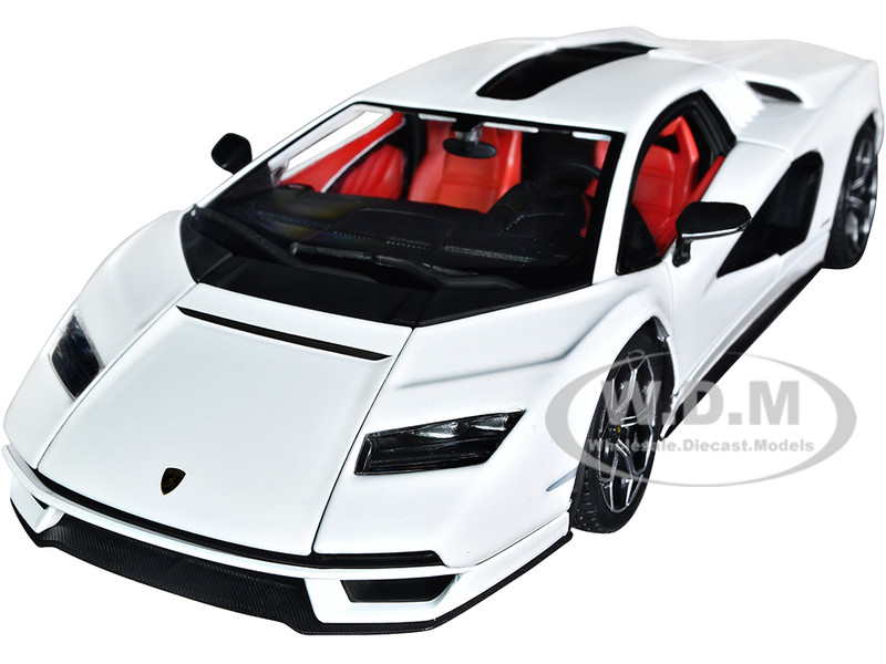 LAMBORGHINI COUNTACH LPI 800-4 WHITE 1/24 DIECAST MODEL CAR BY