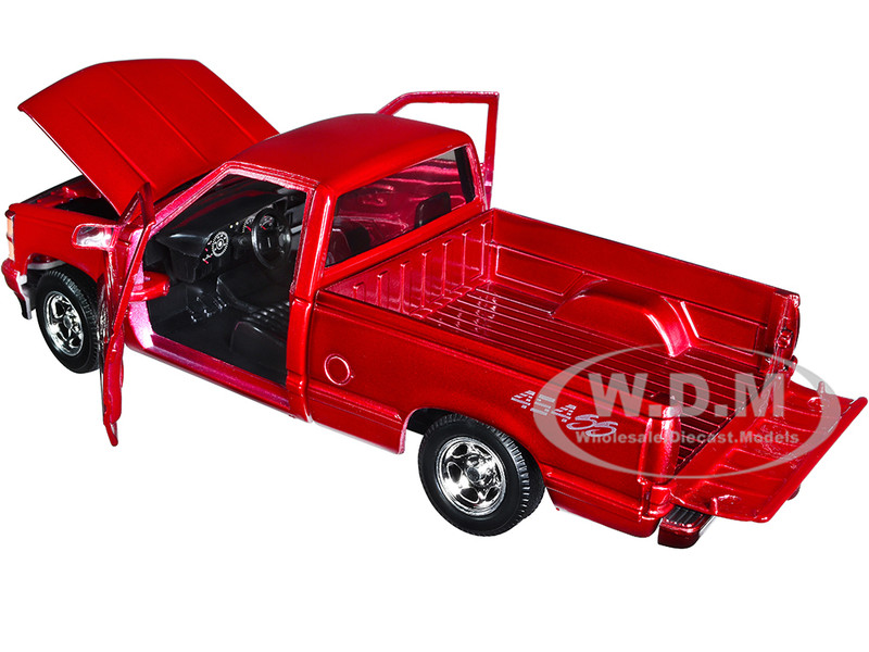 Motormax 1:24 Diecast 1992 Chevy 454SS Pickup With Tow Trailer – Black & Red Special Edition Set