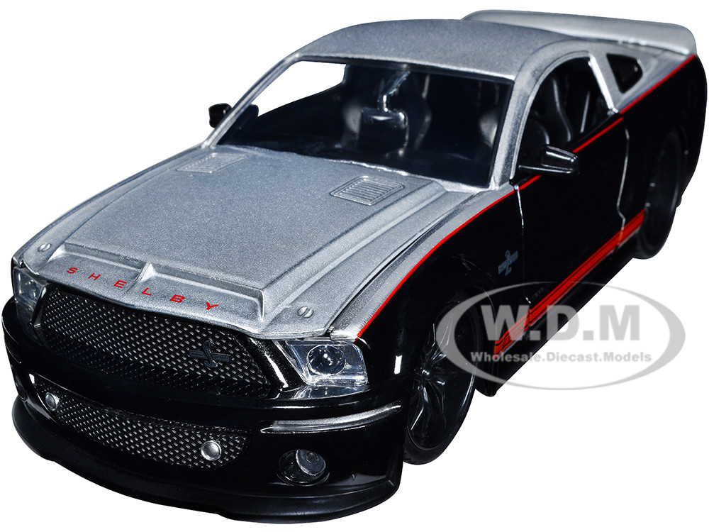 Shelby Collectibles 1:18 Shelby GT 500 Super Snake Year 2008