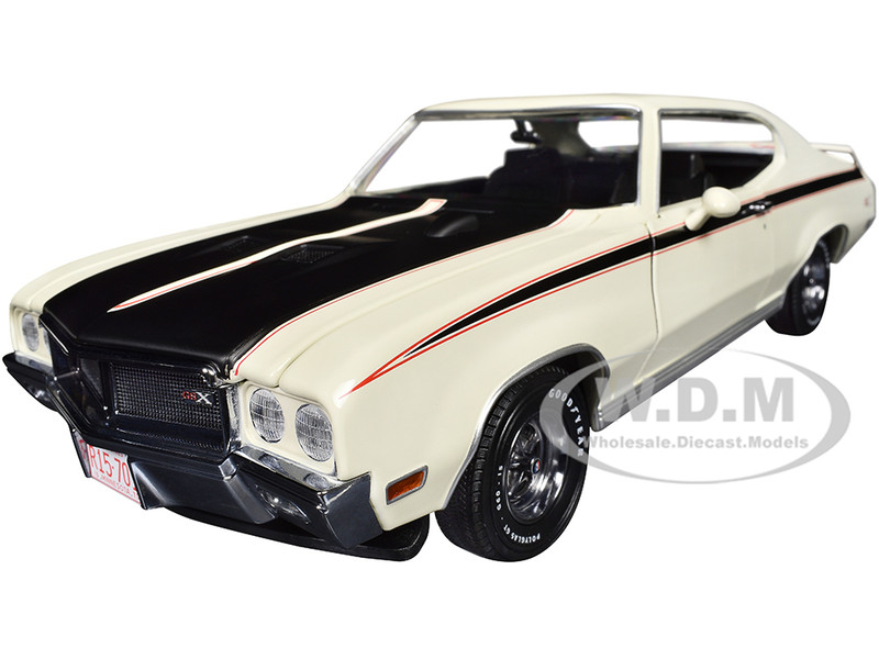 ミニカー　1/18 ビュイック GSX 1970(アポロホワイト) [5701] 1970 BUICK GSX APOLLO WHITE 1/18 DIECAST MODEL CAR BY SUN