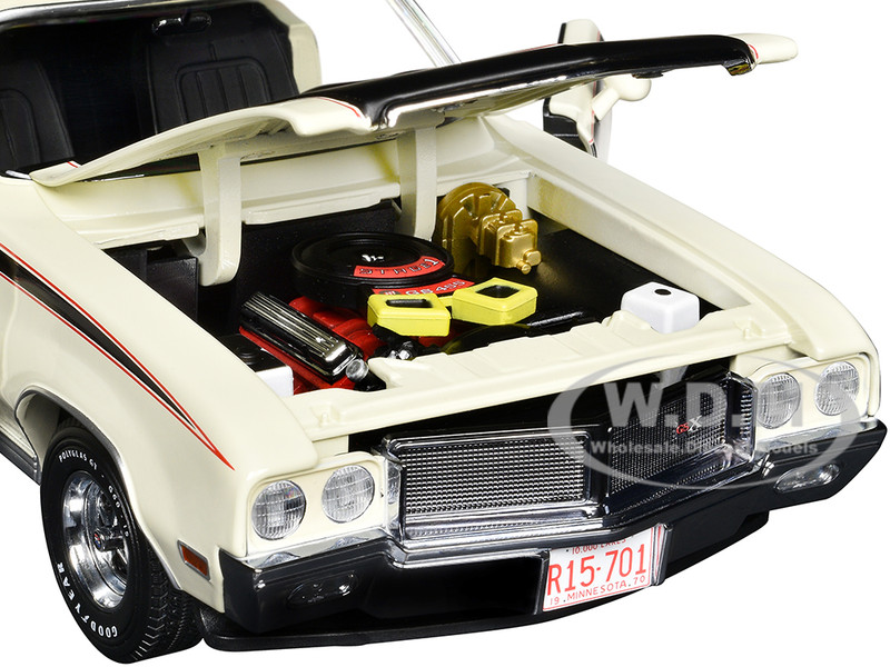 1970 BUICK GSX APOLLO WHITE 1/18 DIECAST MODEL CAR BY SUN