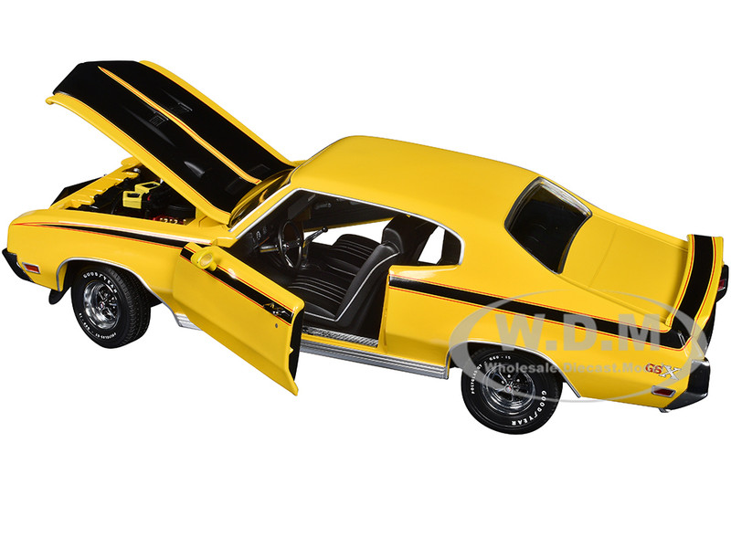 ミニカー　1/18 ビュイック GSX 1970(サタンイエロー) [5702] 1970 BUICK GSX YELLOW 1/18 DIECAST MODEL CAR BY SUN STAR