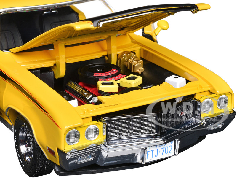 1970 BUICK GSX YELLOW 1/18 DIECAST MODEL CAR BY SUN STAR