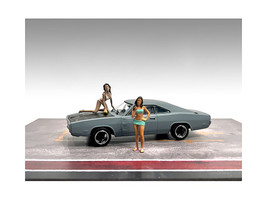 Car Wash Girls Set 1 Dorothy and Barbara 2 Piece Figure for 1/43 Scale Models American Diorama 38355