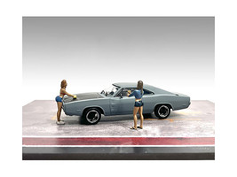 Car Wash Girls Set 2 Jessica and Jennifer 2 Piece Figure Set for 1/43 Scale Models American Diorama 38356