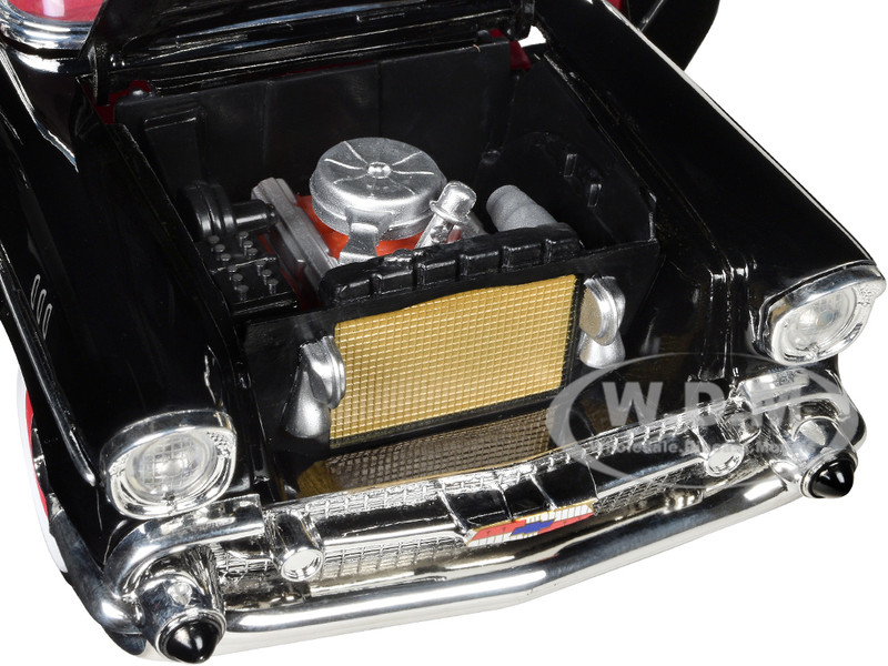 ダイキャストカー 1/18 1957 CHEVROLET BEL AIR 1957 Chevrolet Bel Air Hardtop Black White Top Red Interior
