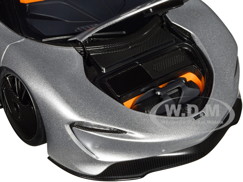 McLaren Speedtail Supernova Silver Metallic with Black Top and