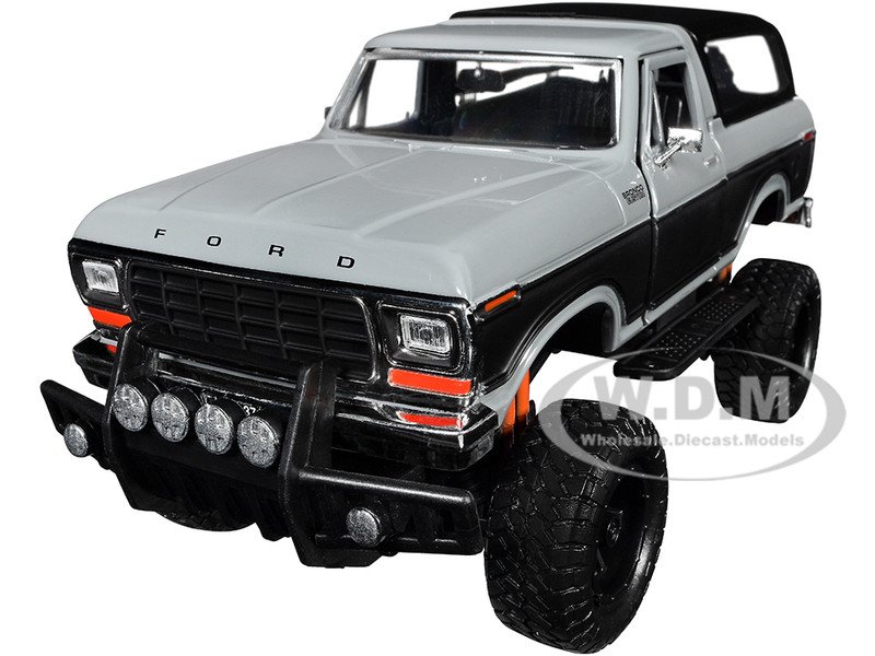 1978 Ford Bronco Custom Gray and Black Off Road Series 1/24 Diecast Model Car Motormax 79148GRY