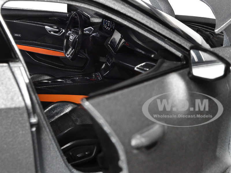 2022 Audi RS e tron GT Silver Metallic with Sunroof 1/18