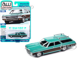 1970 Chevrolet Kingswood Estate Wagon Misty Turquoise Metallic with Side Woodgrain Muscle Wagons Limited Edition 1/64 Diecast Model Car Auto World 64422-AWSP142A