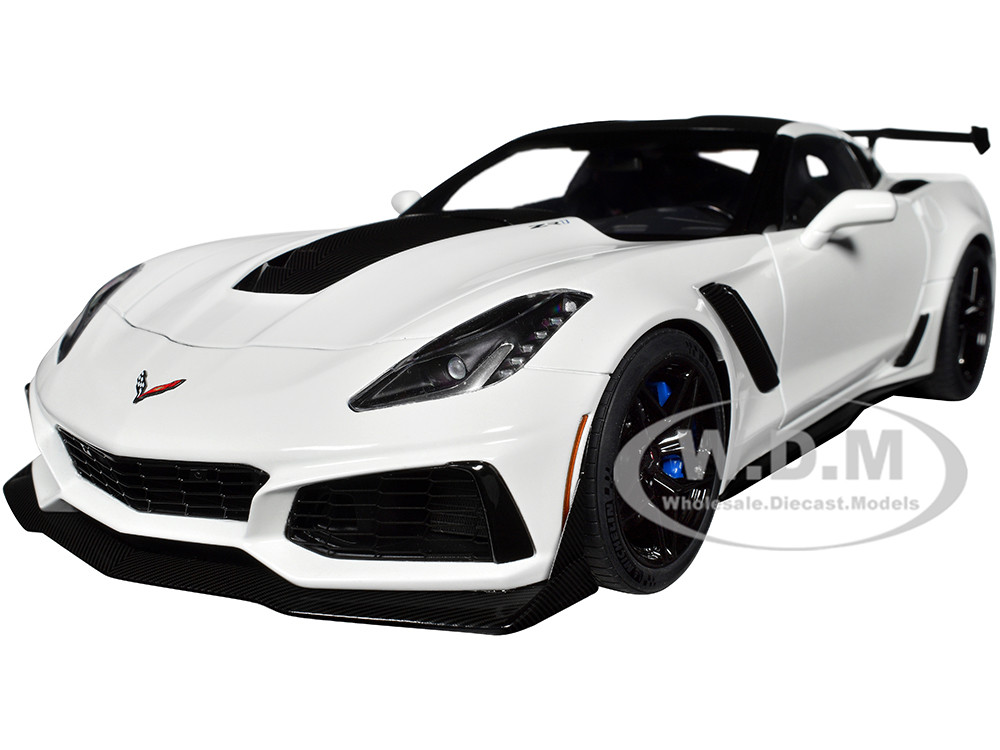 2019 Chevrolet Corvette C7 ZR1 Arctic White with Carbon Top 1/18