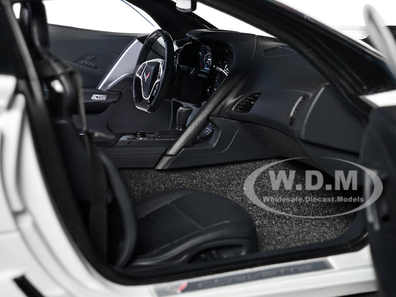 2019 Chevrolet Corvette C7 ZR1 Arctic White with Carbon Top 1/18
