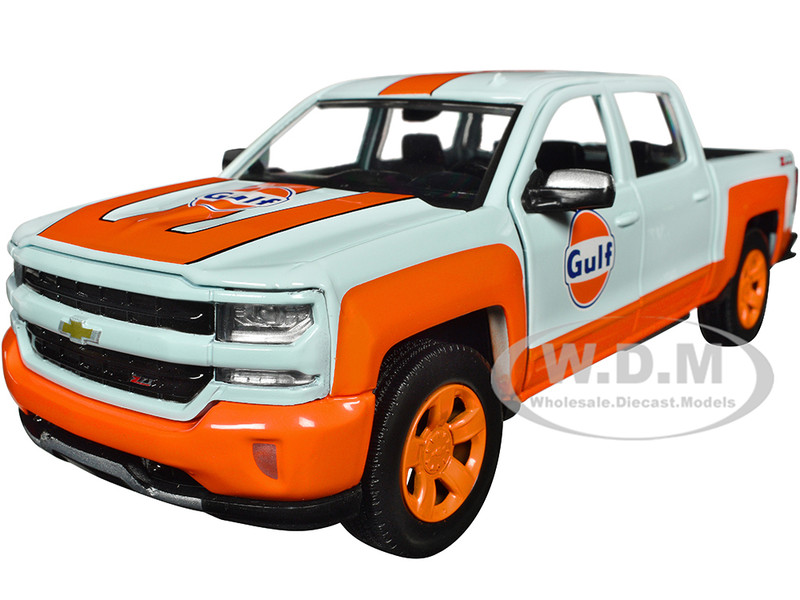 2024 M2 Machines Holiday Coca Cola 1993 Chevrolet Silverado