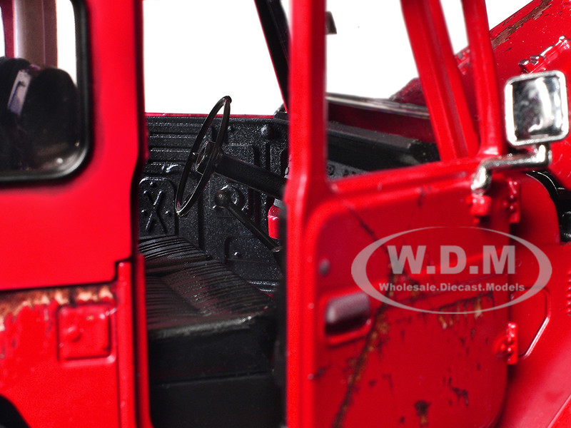 TOYOTA FJ40 LAND CRUISER RED (RUSTED) 1/24 DIECAST MODEL CAR BY