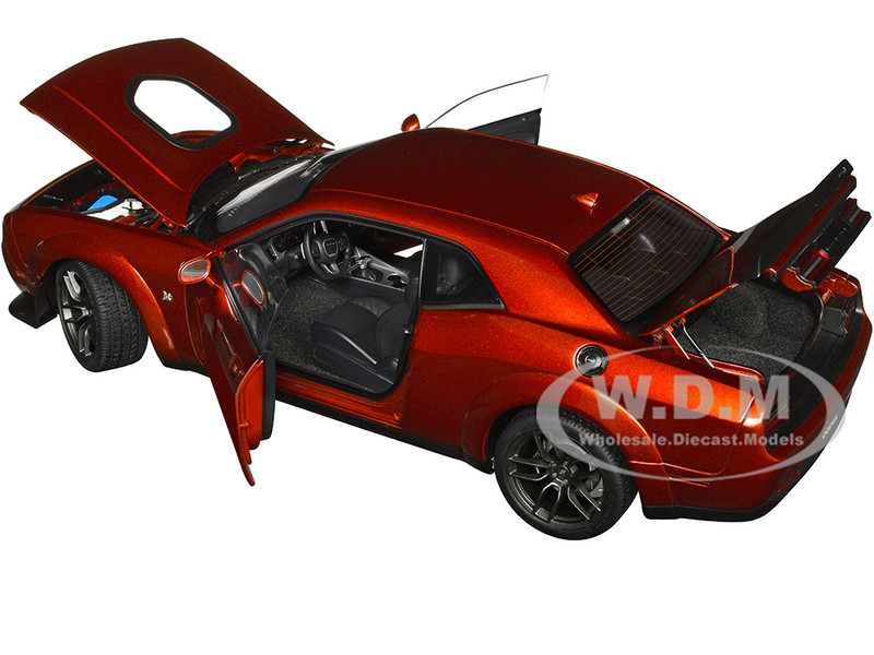 2022 DODGE CHALLENGER R/T SCAT PACK WIDEBODY SINAMON STICK 1/18 BY