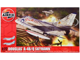 Level 1 Model Kit Douglas A 4B Q Skyhawk Aircraft with 2 Scheme Options 1/72 Plastic Model Kit Airfix A03029A