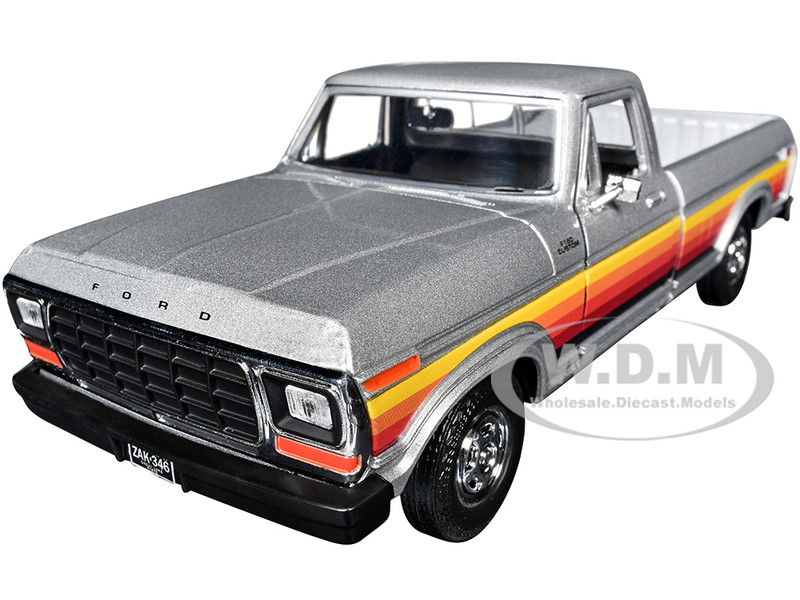 1979 FORD F-150 CUSTOM PICKUP SILVER 1/24 DIECAST MODEL CAR BY