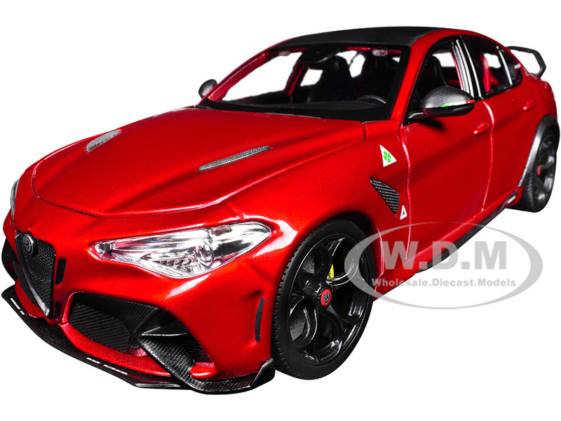 Alfa Romeo Giulia GTAm Red Metallic with Carbon Top 1/18