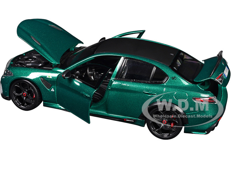 ALFA ROMEO GIULIA GTA GREEN 1/18 DIECAST MODEL CAR BY BBURAGO