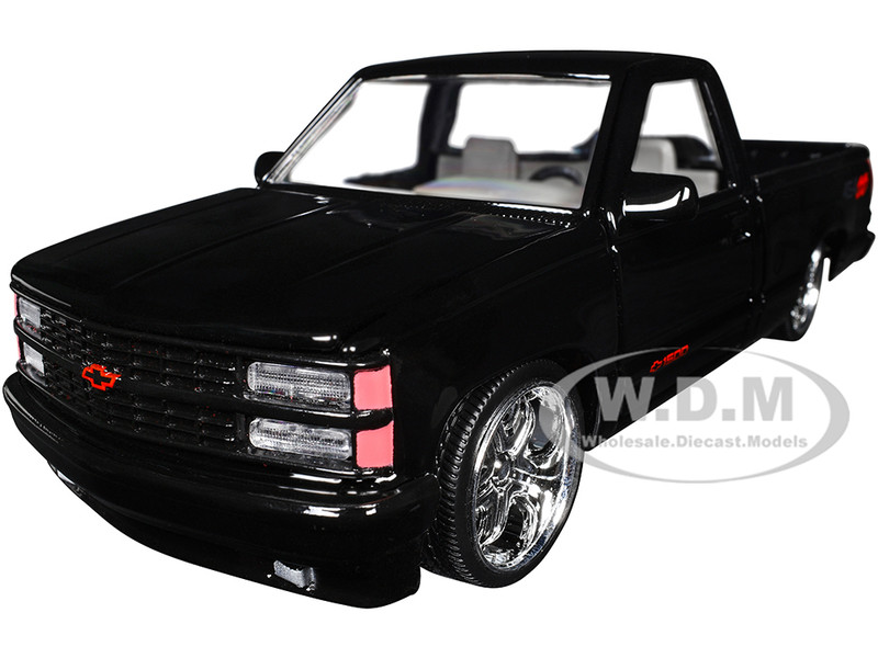 1992 Chevrolet 454 SS Pickup Truck Black Maxx Design American Classics Series 1/24 Diecast Model Car Motormax 73203MX-BK