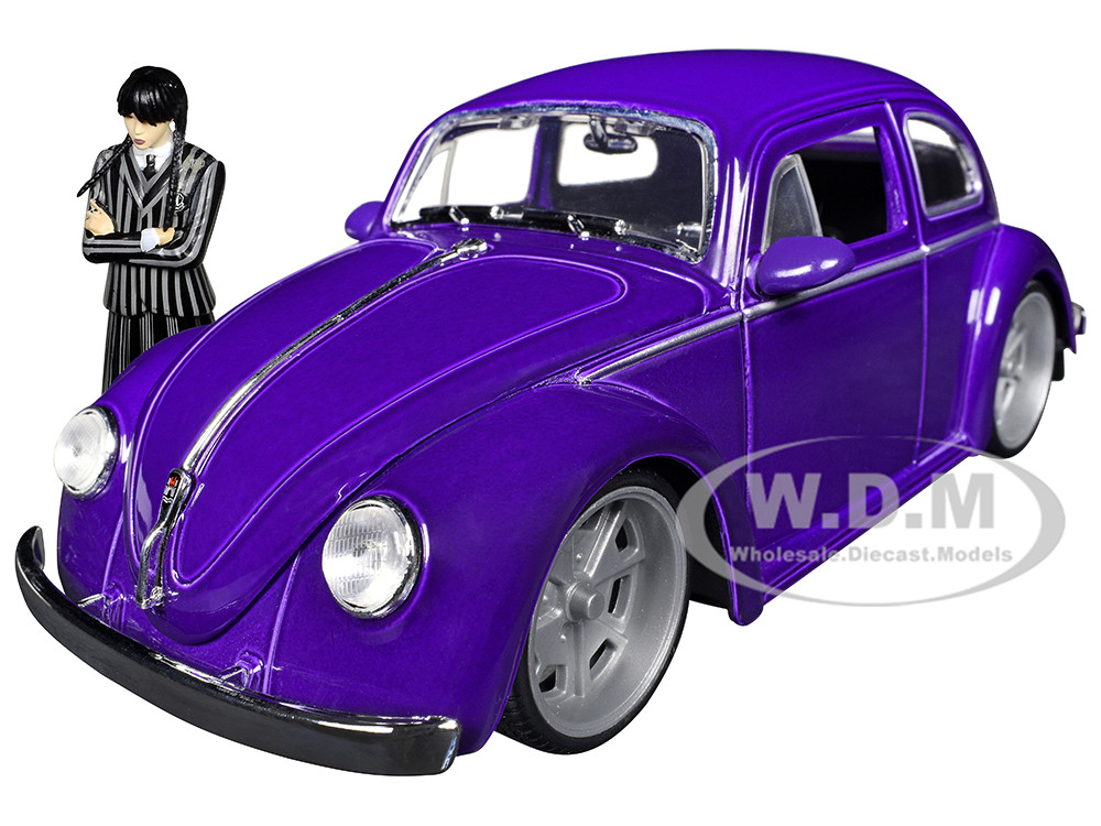 うのにもお得な情報満載！ Volkswagen Beetle Purple Metallic and Wednesday Addams ミニカー