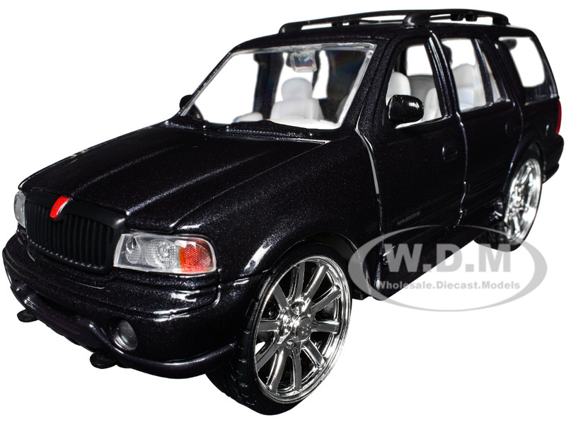 Jada 8月末まで LINCOLN NAVIGATOR 300C Jada様専用 8月末まで LINCOLN NAVIGATOR 300C - メルカリ