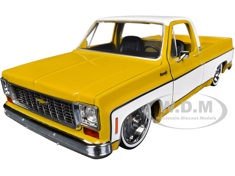1973 Chevrolet Cheyenne 10 Pickup Truck Glossy Gold and White Limited Edition to 6650 pieces Worldwide 1/24 Diecast Model Car M2 Machines 40300-123B