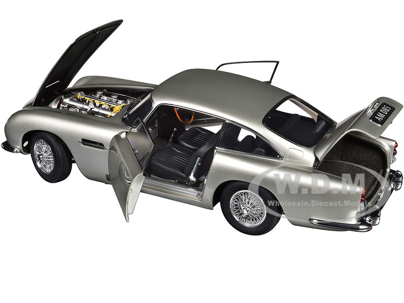 Aston Martin DB5 RHD (Right Hand Drive) Birch Silver 1/18 Model