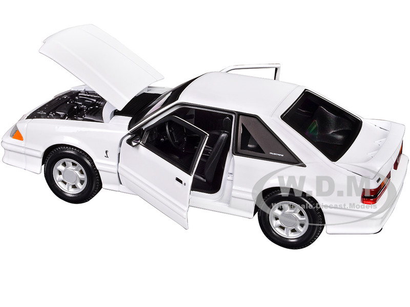 1993 FORD MUSTANG SVT COBRA WHITE 1/24 DIECAST MODEL CAR BY MAISTO