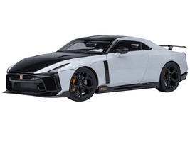 Nissan Juke R 2.0 White 1/18 Model Car Autoart 77456