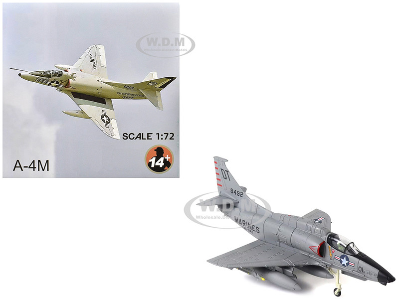 Douglas A 4D Skyhawk Aircraft VMA 242 Bats NAS Key West 1962 Missile Crisis United States Marine Corps 1/72 Diecast Model Airplane FS023A