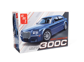 Skill 2 Model Kit 2005 Chrysler 300C 1/25 Scale Model AMT AMT1488