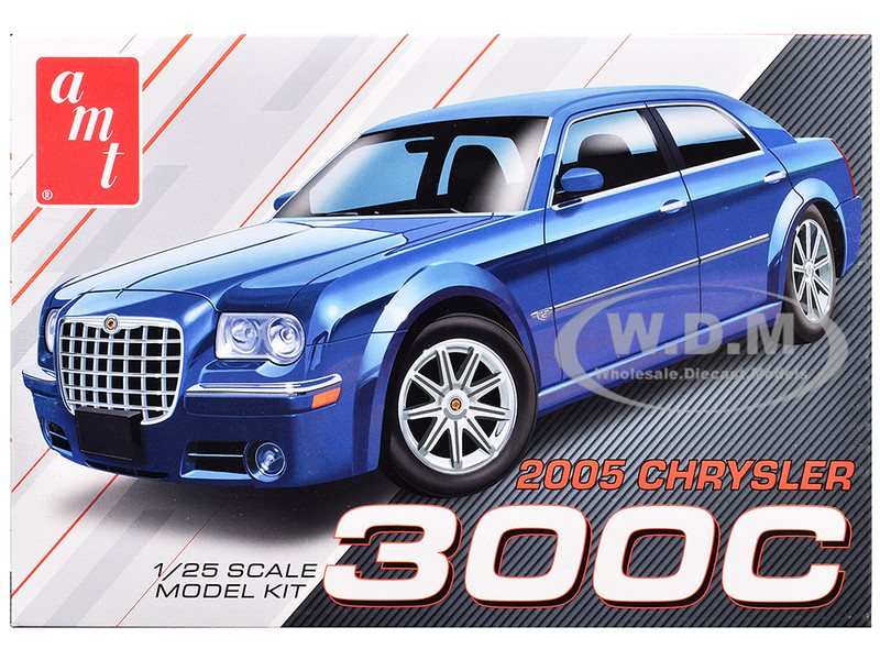 Skill 2 Model Kit 2005 Chrysler 300C 1/25 Scale Model AMT AMT1488